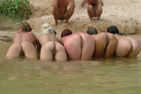 【エロ画像】超美少女達のヌーディストビーチで全裸集合写真まとめ【画像16枚】