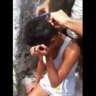 【衝撃映像】髪は女の命！泣く女の子の髪の毛を断髪して暴行を加えまくる意味深な撮影記録