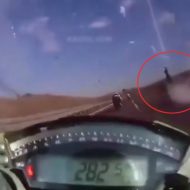 【主観映像】時速300km/hのバイクで事故ったらこうなる　全身はじけ飛んで6分割のバラバラ肉塊に・・・※グロ動画