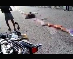 【JK 死体】バイク通学のピチピチ女子校生がトラックに轢かれバラバラになってる現場はこちら・・・　グロ動画