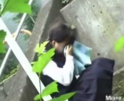 【ガチレイプ】日本のJKさんが帰宅途中に男の集団に襲われて処女奪われて泣いてるんやが・・・　※エロ動画