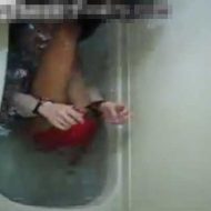 【女 死体】手足を拘束されていた女の子がバスタブに沈められ死ぬ瞬間の記録映像がこれ・・・　※グロ動画