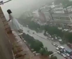 【JK 自殺】18歳の少女さんが30階ぐらいから飛び降りたんやが　スカート脱げててそれどころじゃないｗ　※衝撃映像