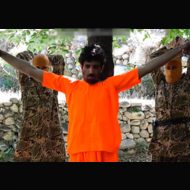 【isisグロ動画】イスラム国最新処刑映像　生きたまま両腕切断からの斬首して首を踏みつける・・・