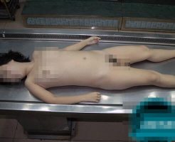 【グロ画像】死んだ女の子を脱がして全裸撮影してからネットにうｐするするとか鬼畜過ぎｗｗｗ　※女　死体