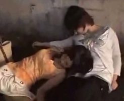 【昏睡レイプ】路地で酔い潰れていた日本人の女の子二人を介抱すると見せかけておマンコ頂いてやったったｗｗｗ　※エロ動画