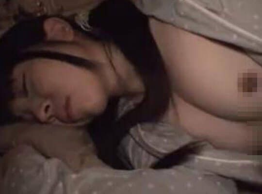 【近親相姦動画】寝ている妹のアナルに兄チンポぶち込んで昏睡レイプしてやったｗ
