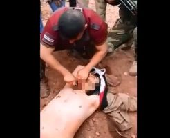 【グロ動画】やり返されててクッソざまぁｗ　シリア兵士によるイスラム国兵士を斬首していく解体映像・・・