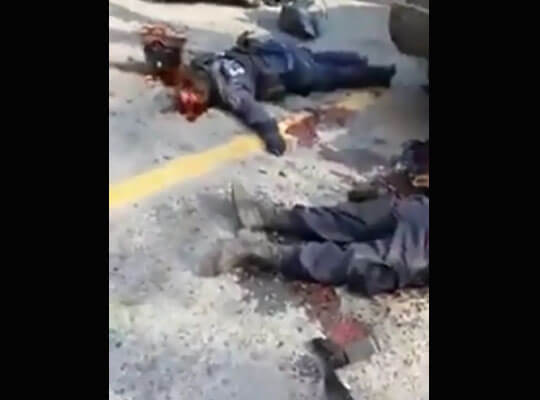 【グロ動画】麻薬カルテルに襲撃された警察官　皆殺しにされてしまう・・・