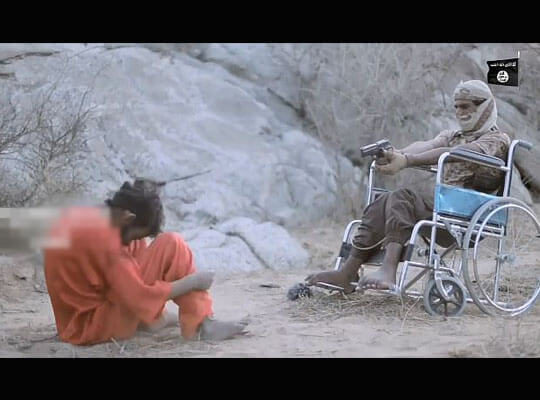 【isis グロ】車椅子に乗った兵士から銃殺される　イスラム国処刑映像
