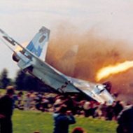 目の前に戦闘機が墜落して大爆発して77人が死亡したリヴィウ航空ショー