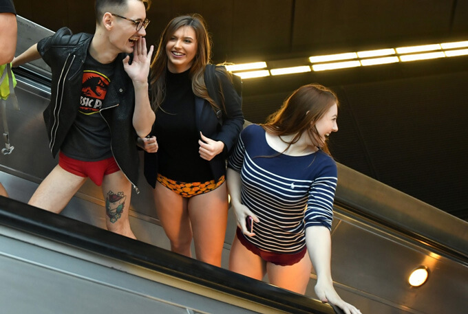   1月13日に世界中で行なわれた『パンツを穿かずに地下鉄に乗ろうよ運動』って知ってる？そのカオスな様子がコチラ…
