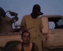 ISISの新しい斬首処刑と戦闘している瞬間の映像