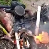 泥棒たちがオートバイと一緒に燃やされて拷問される…