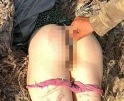 兵士が女性の死体に性的陵辱を行う衝撃的画像
