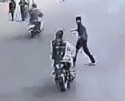 道路を横切ろうとした男、猛スピードのバイクを避けきれずに即死…