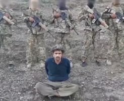 【閲覧注意】ISISに銃で処刑されてしまう捕虜の超グロ映像…