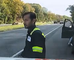 高速道路でパトロールを行っている作業員が高速で撥ね飛ばされる衝撃映像…