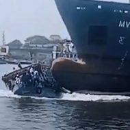 巨大タンカーに引きずり込まれてしまうボートの衝撃映像…